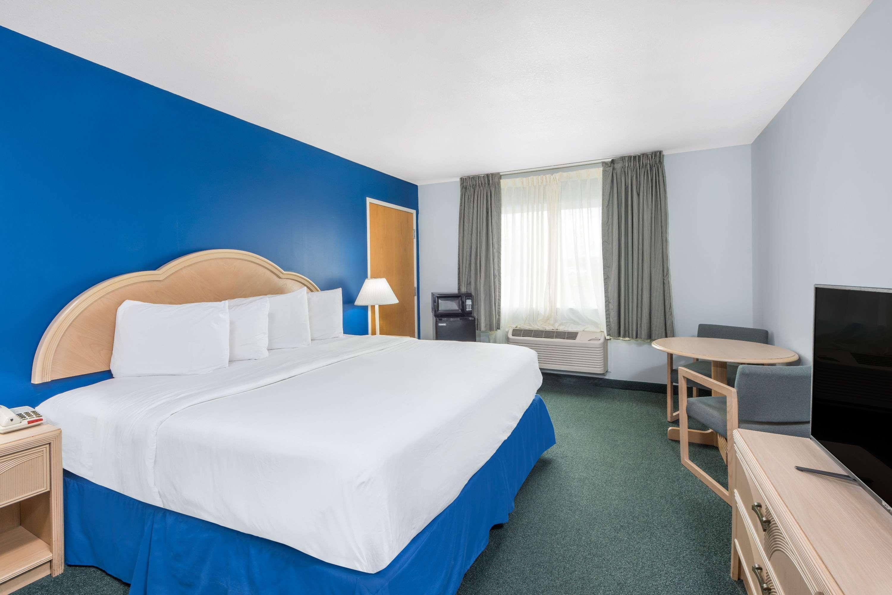 Days Inn By Wyndham Osage Beach Lake Of The Ozarks Exterior photo